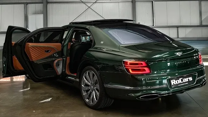 Lateral Puertas Abiertas Bentley Flying Spur 2020 Verde