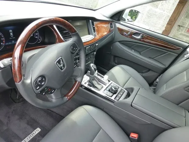 Interior Hyundai Equus 2002