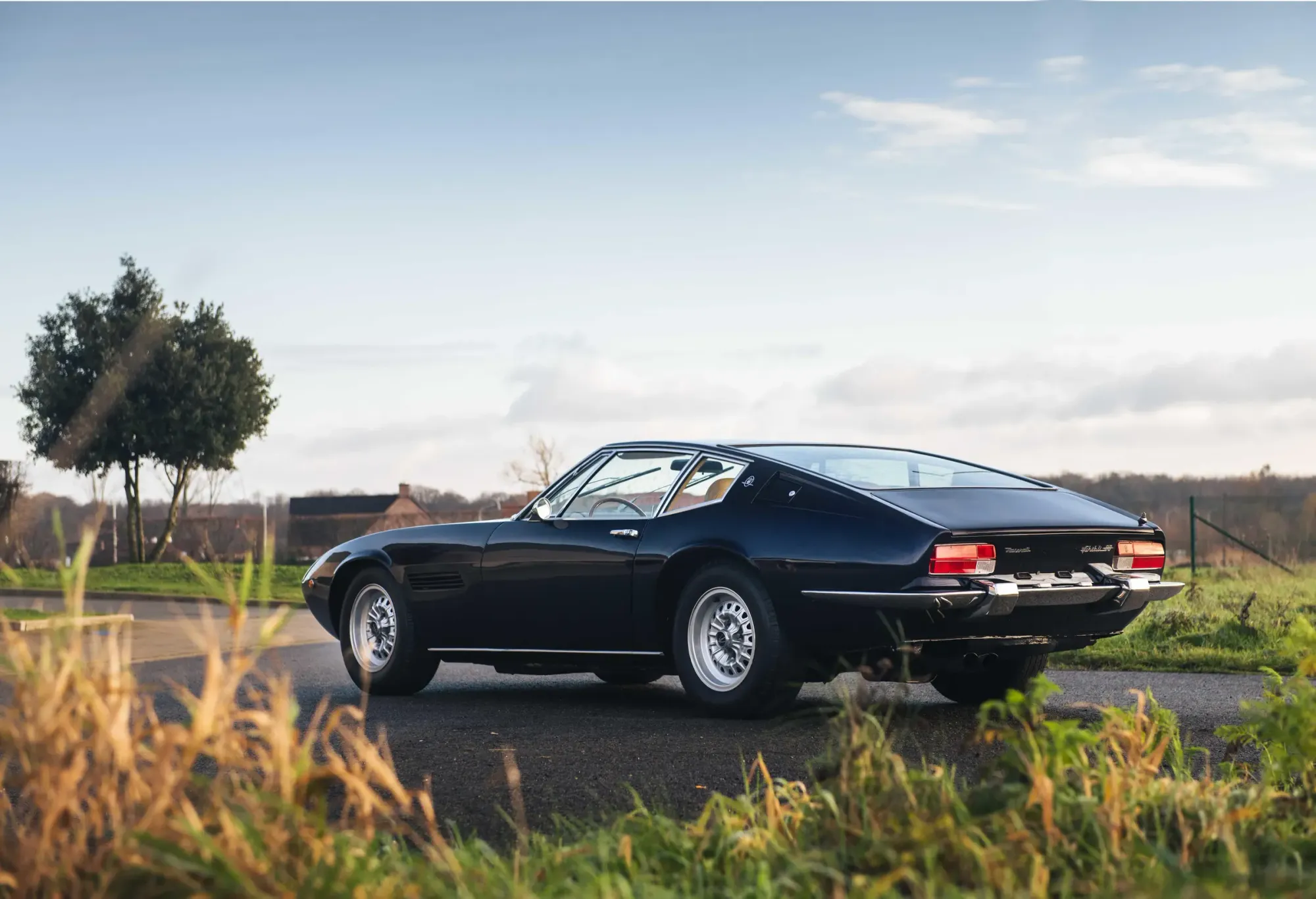 Lateral Maserati Ghibli SS 1971 Negro