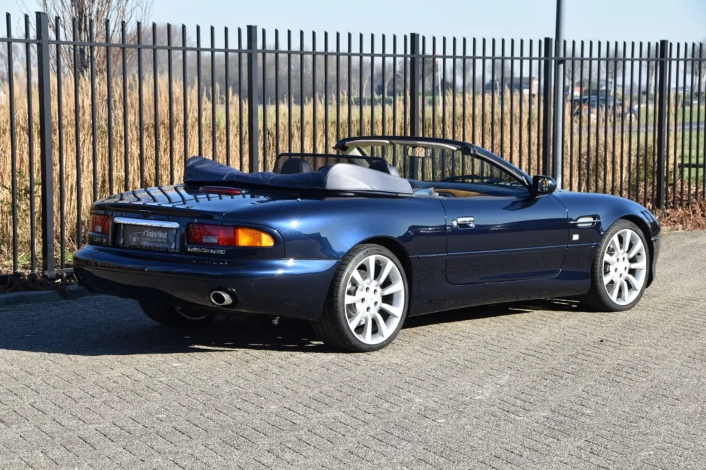 Lateral Aston Martin DB7 V12 Vantage 2002 Negro