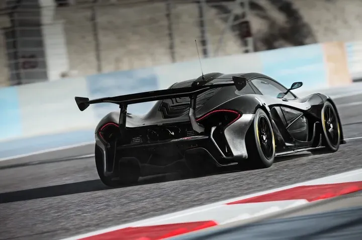 Parte Trasera McLaren P1 GTR Negro