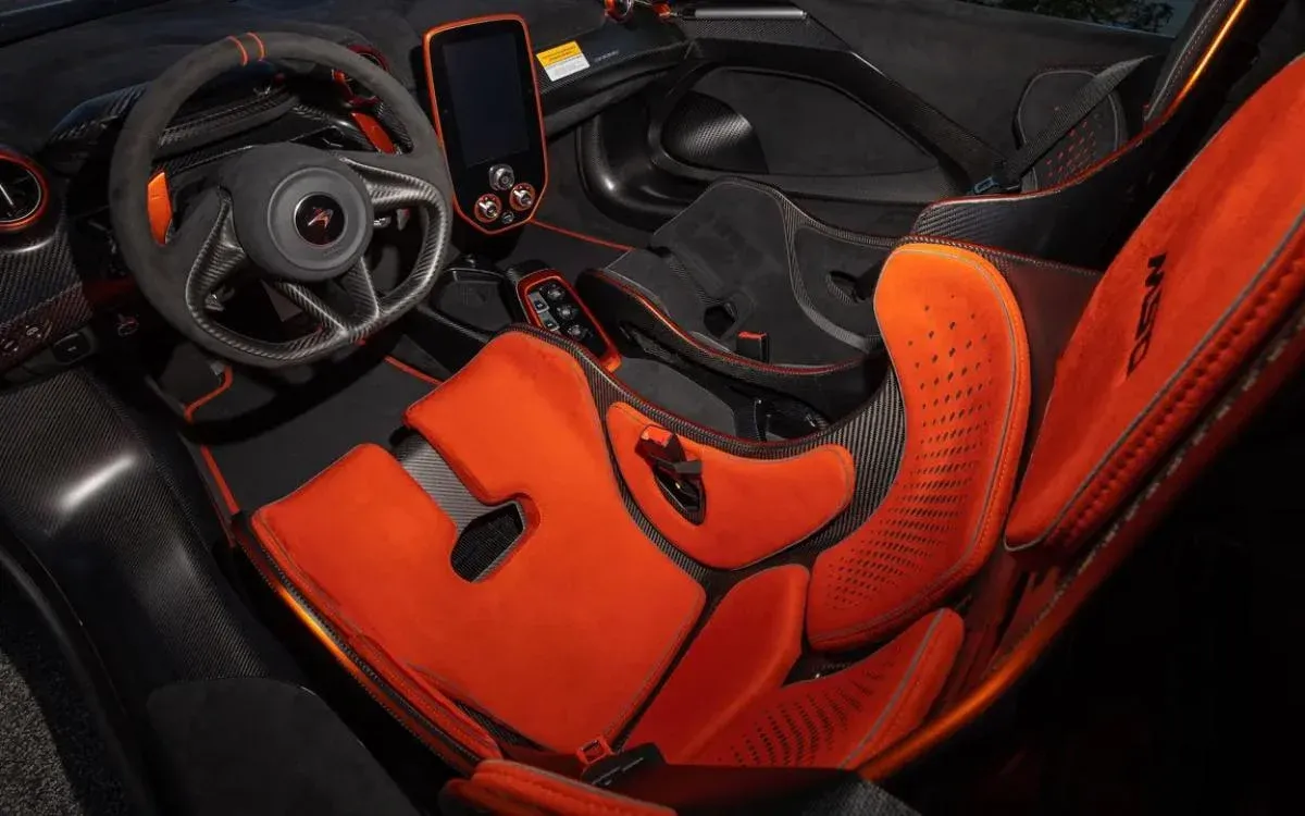 Interior McLaren Sabre 2022