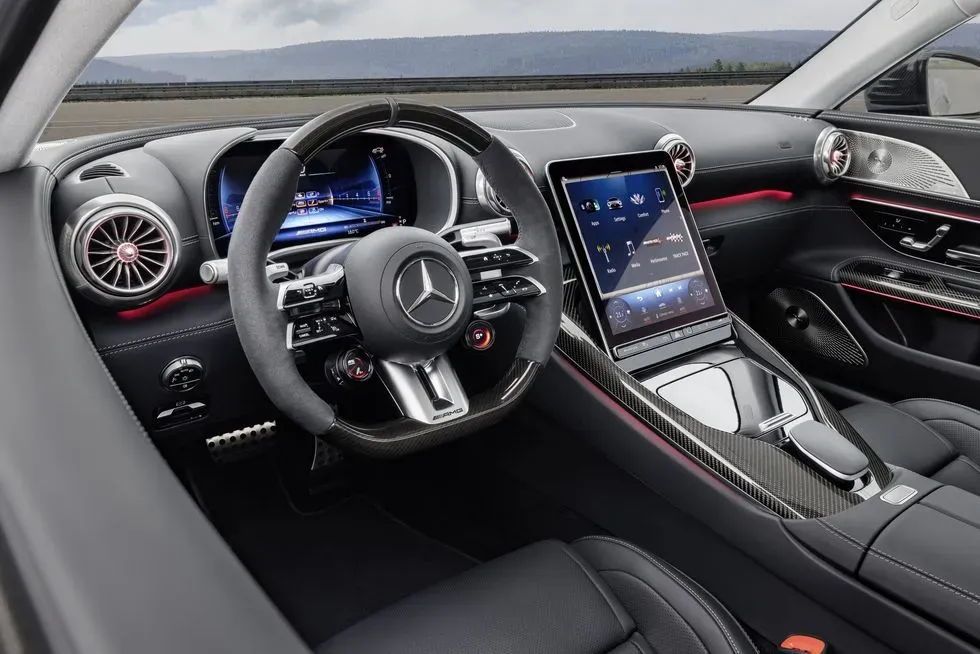 Interior Mercedes-AMG GTR 2023