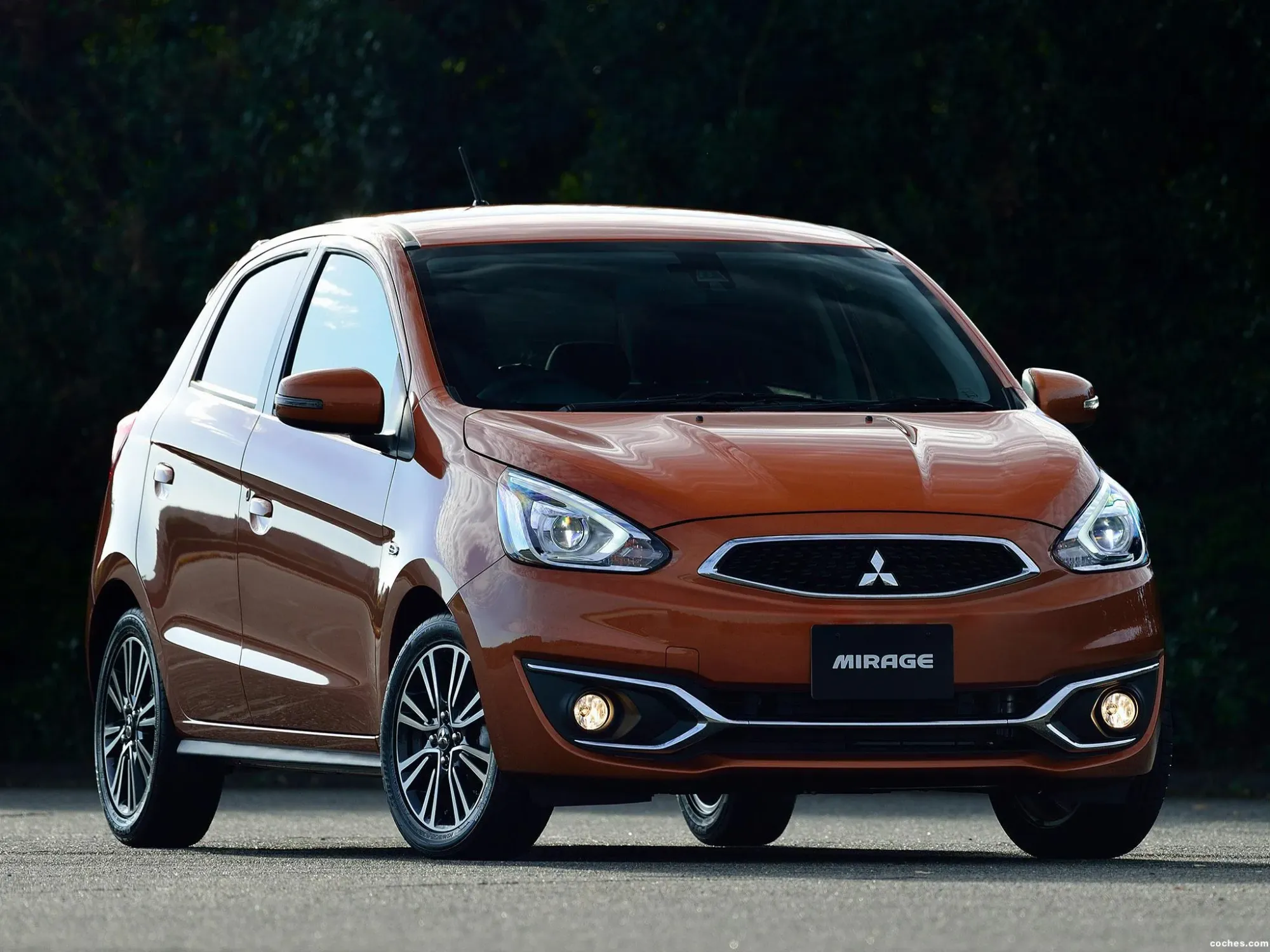 Mitsubishi Mirage 2016 Naranja