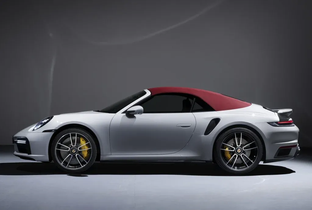 Lateral Porsche 911 Turbo S Cabriolet Plateado