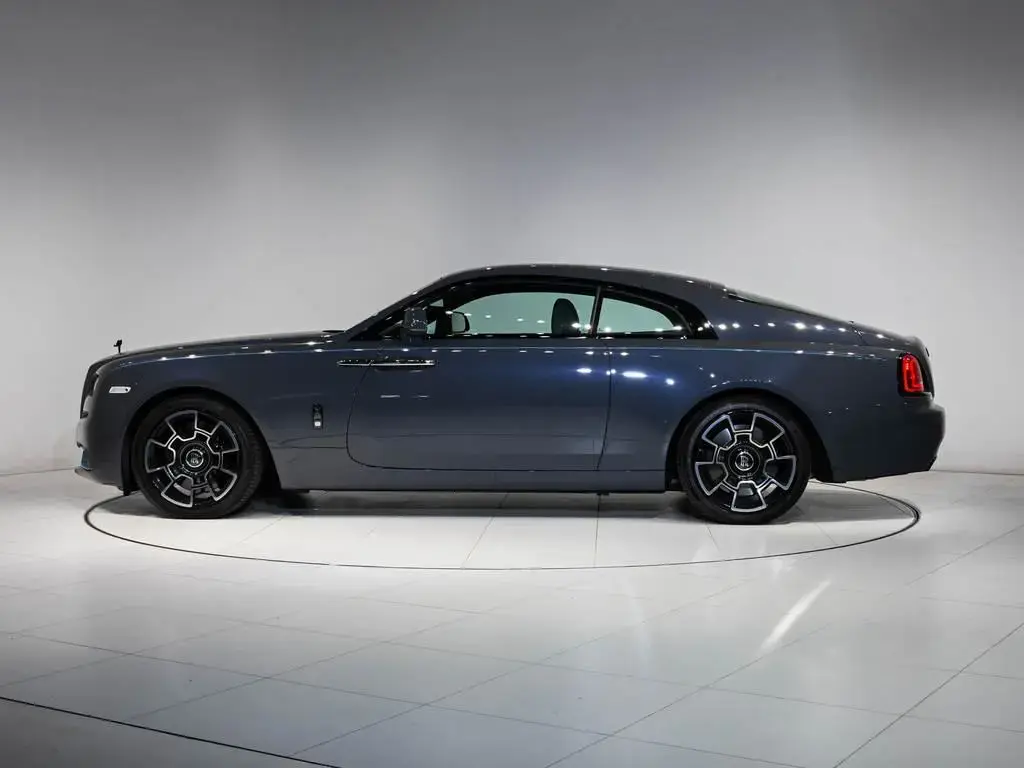 Lateral Rolls-Royce Wraith Azul