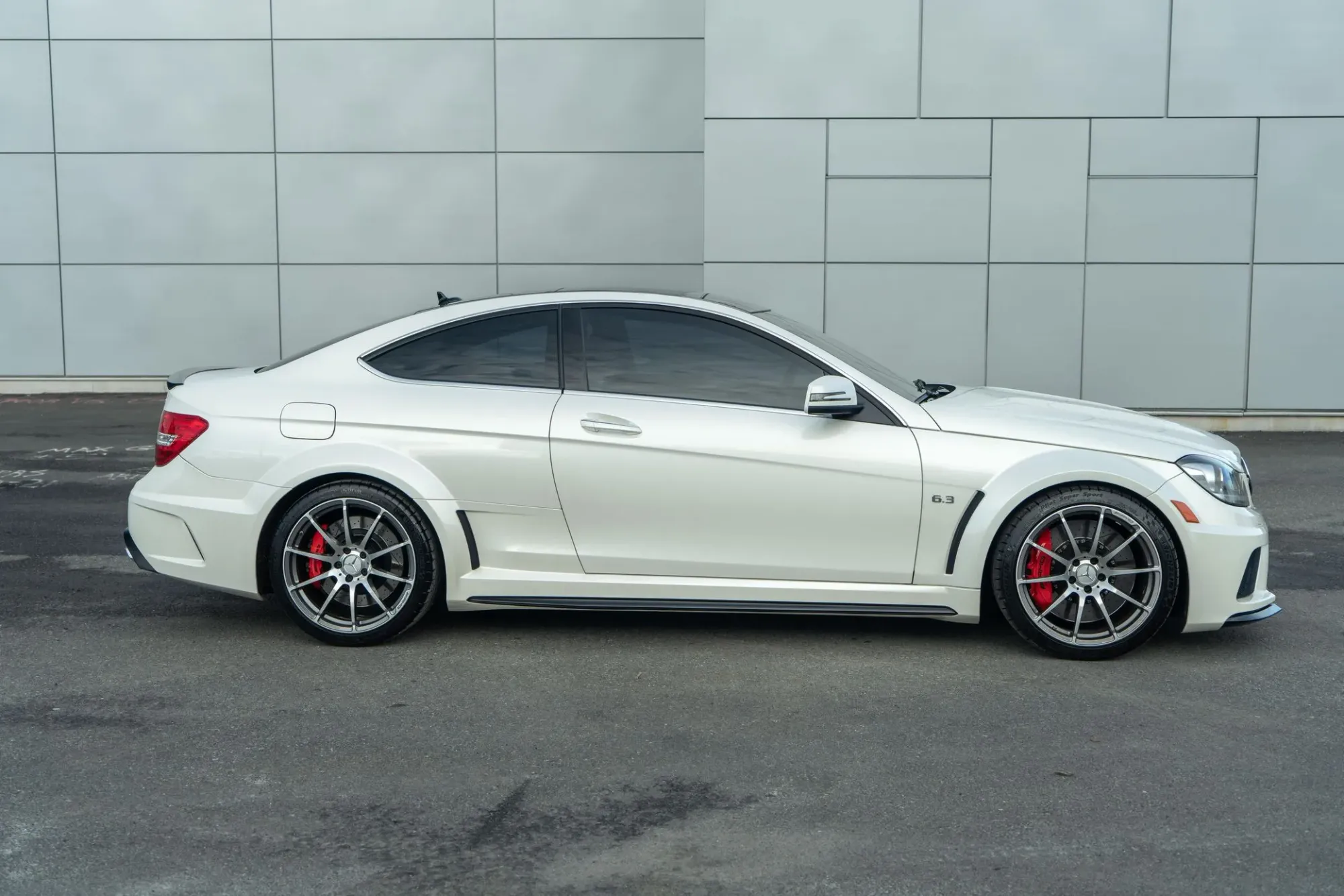 Lateral Mercedes-Benz C 63 AMG Black Series Blanco