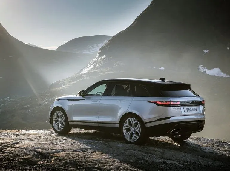 Lateral Range Rover Velar 2018 Plateado