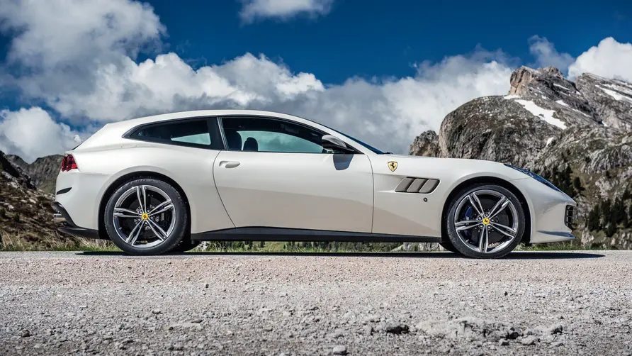 Lateral Ferrari GTC4 Lusso Blanco