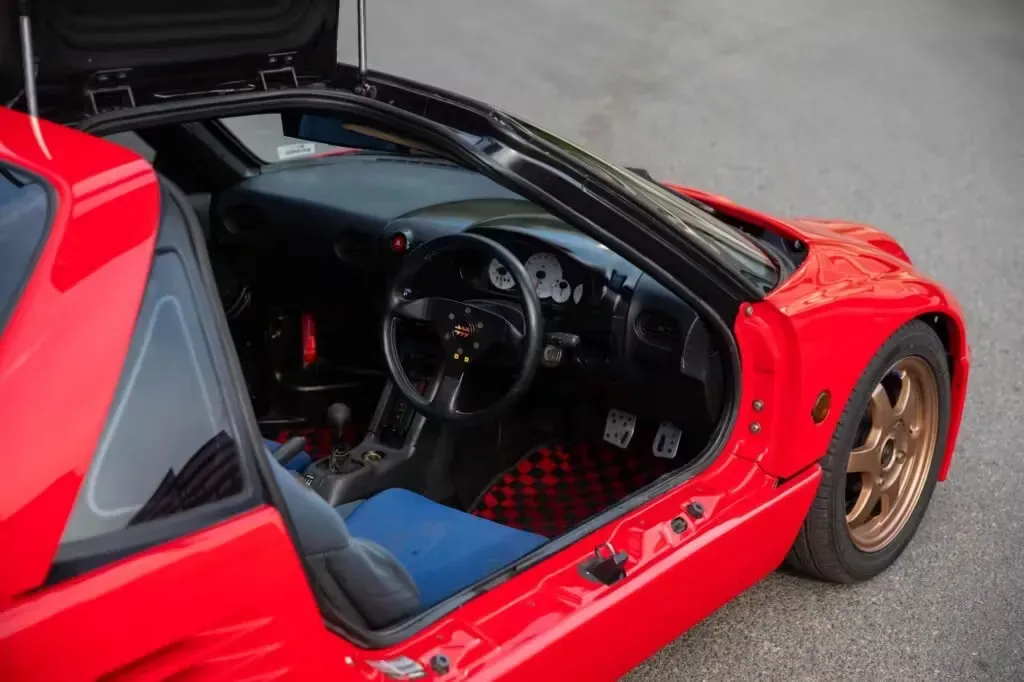 Interior Autozam AZ-1 Rojo