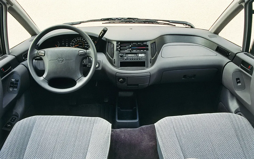 Interior Toyota Previa 1997 