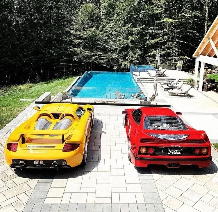 Parte Trasera Ferrari F40 y Porsche Carrera GT