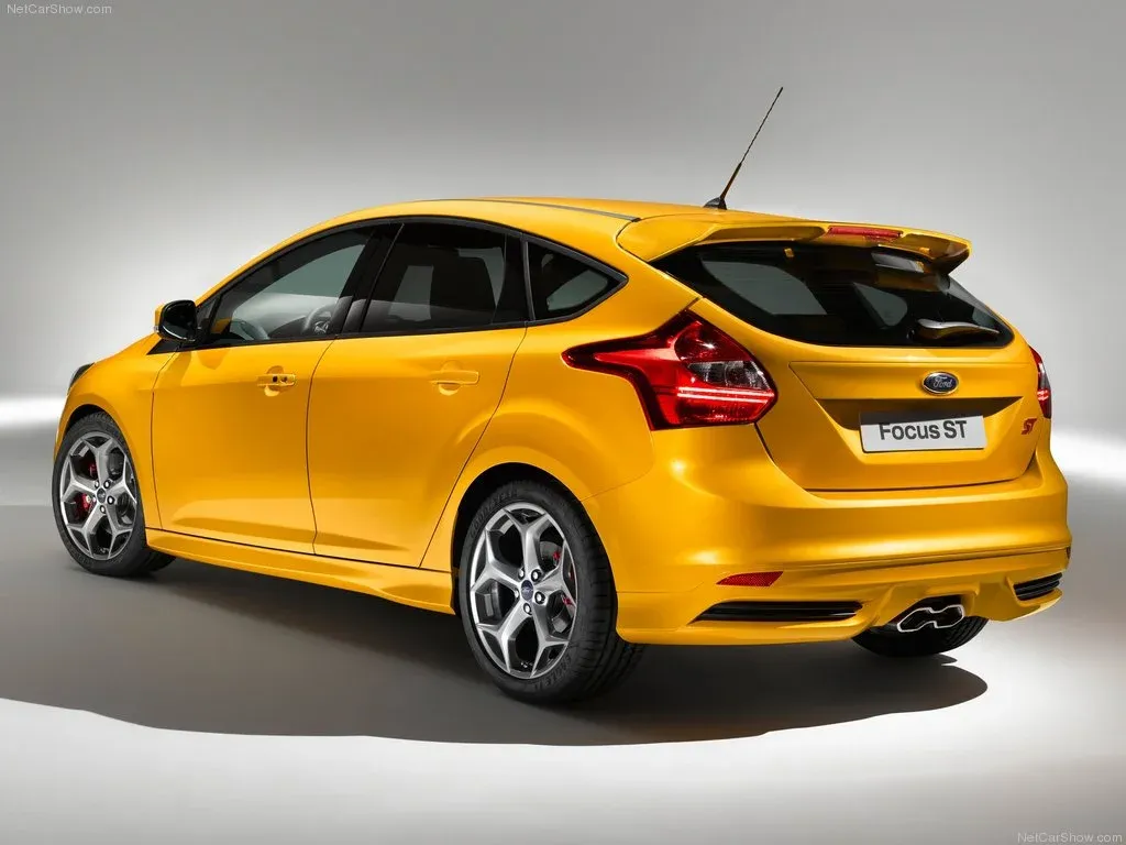 Parte Trasera Ford Focus ST 2013 Amarillo