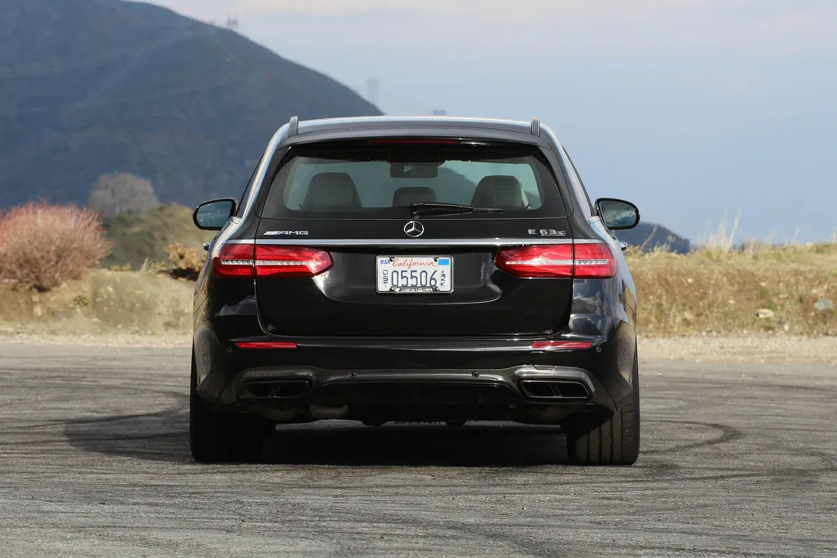 Parte Trasera  Mercedes-AMG E63 S Wagon 2021 Negro