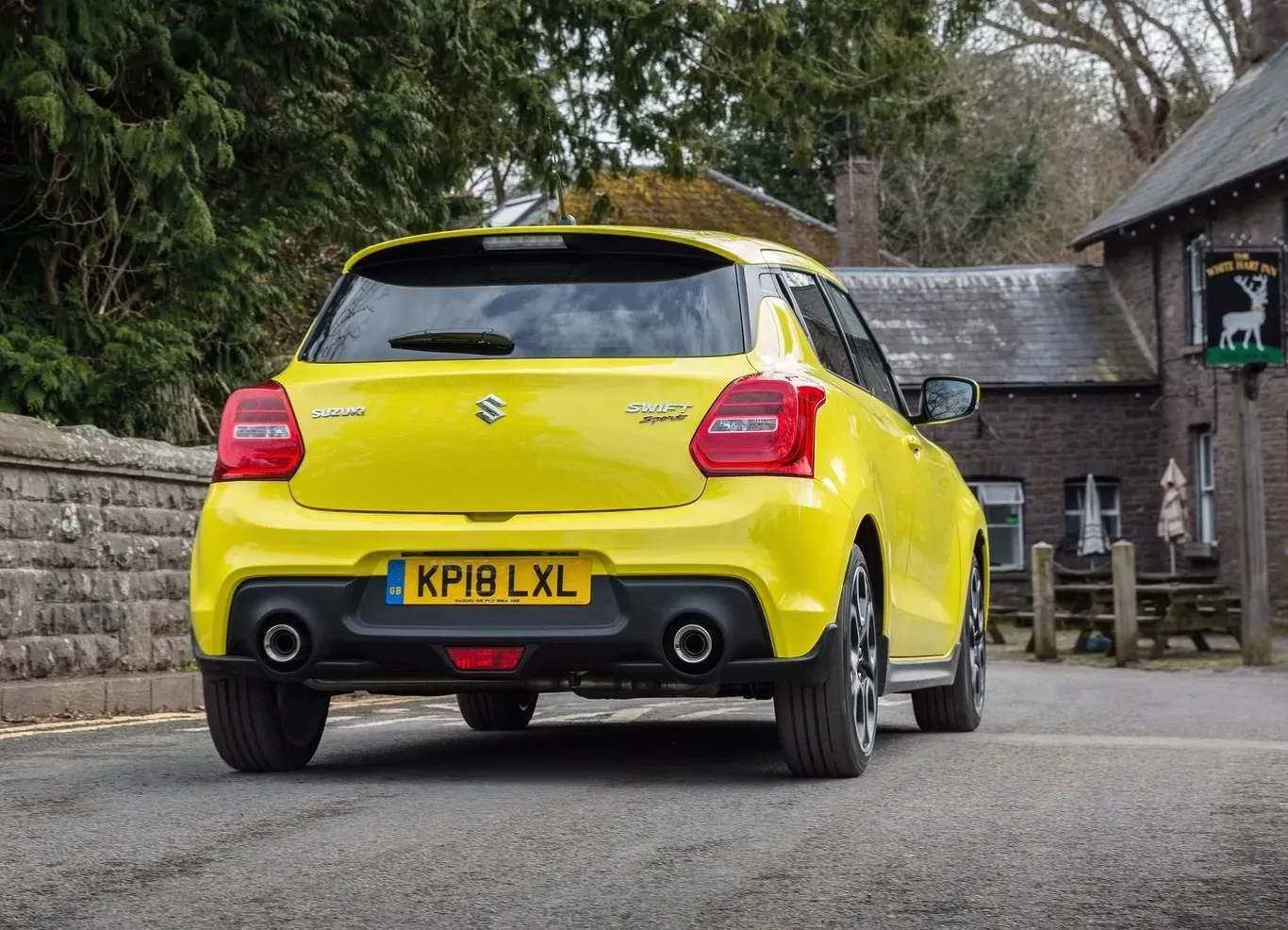 Parte Trasera Suzuki Swift BoosterJet 2019 Amarillo