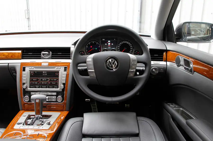 Interior Volkswagen Phaeton W12 2004