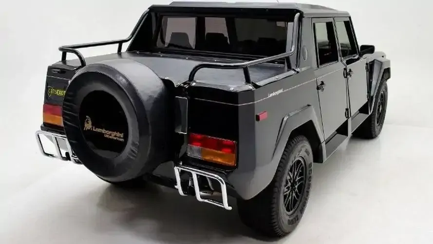 Parte Trasera Lamborghini LM002 Negro