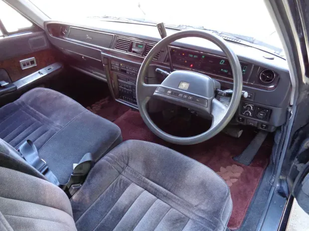 Interior Toyota Century 1990