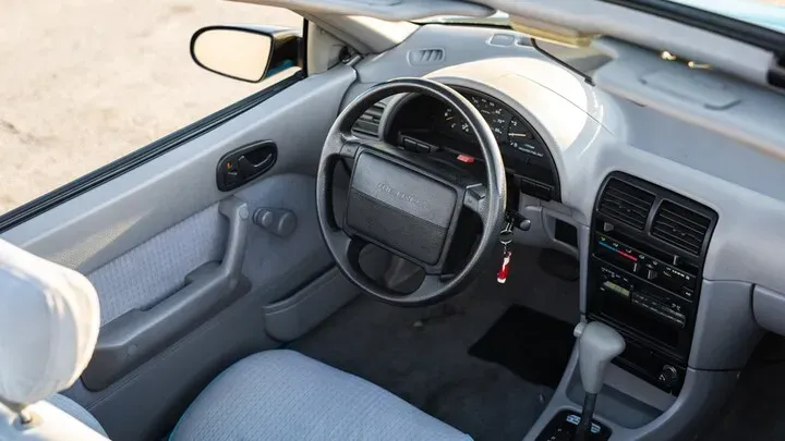 Interior Geo Metro Convertible de 1992