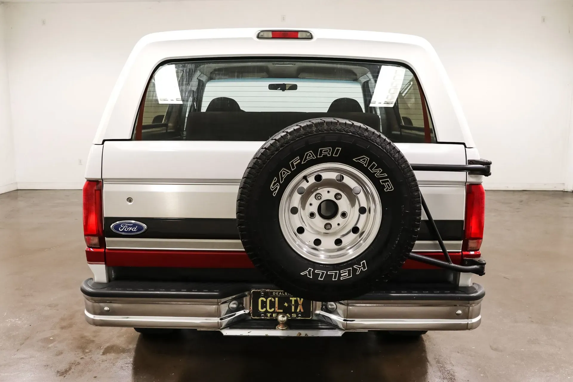 Parte Trasera Ford Bronco de 1996 Blanco