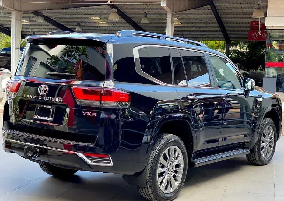 Parte Trasera Toyota Land Cruiser 2023 Azul