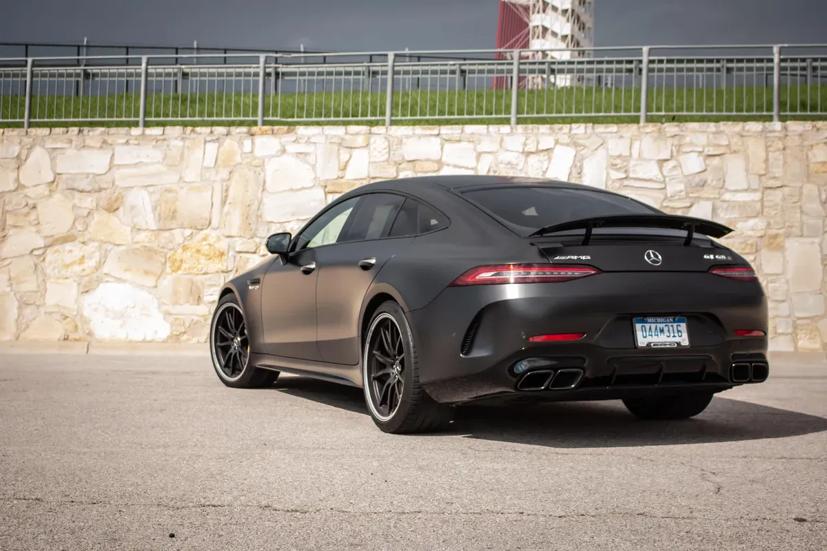 Parte Trasera Mercedes-AMG GT 4-Door 2023 Gris