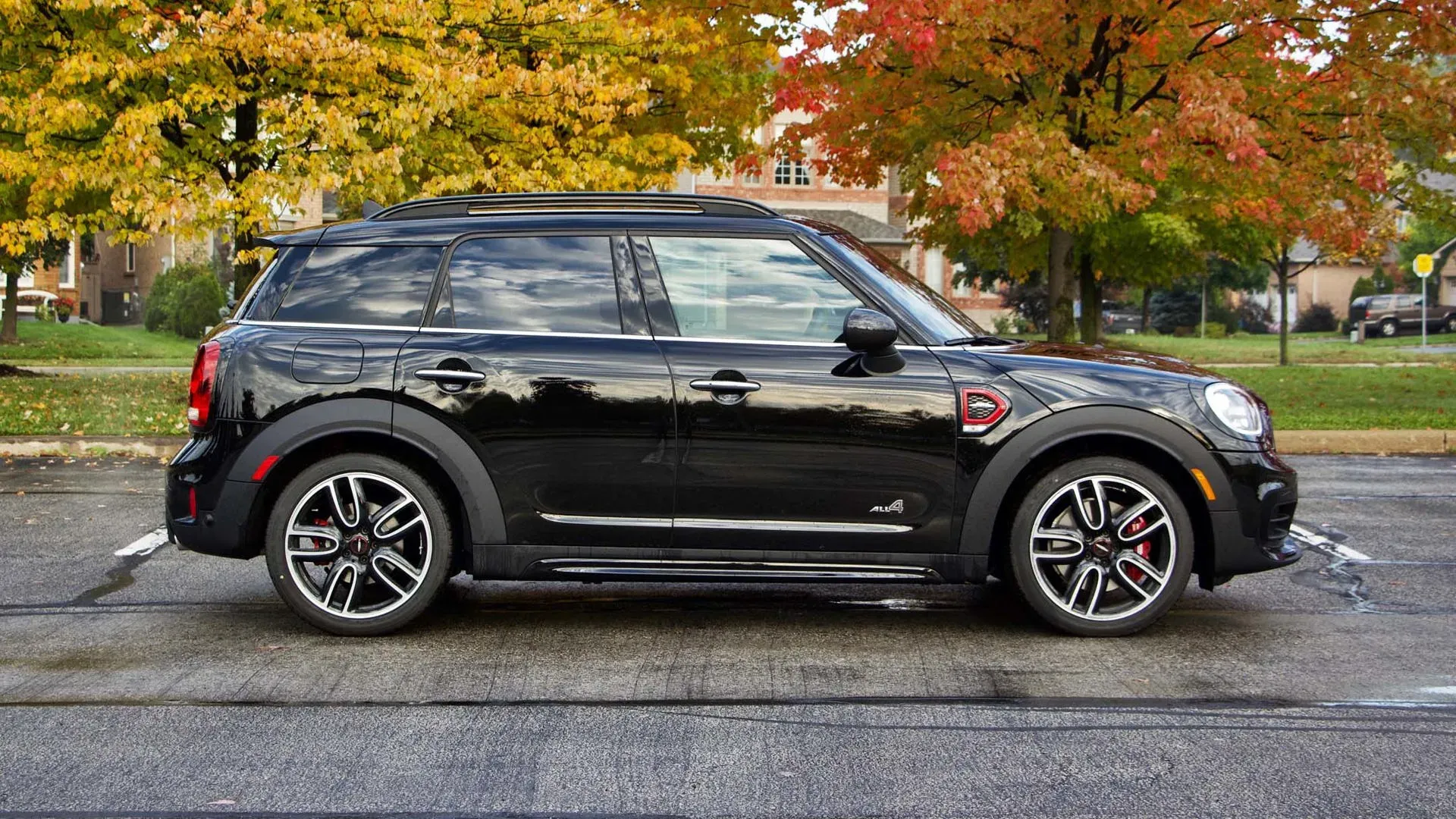 Lateral Mini Cooper Countryman John Cooper Works 2019 Negro