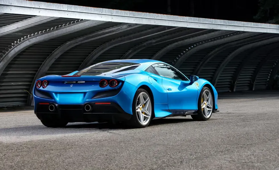 Parte Trasera Ferrari F8 Tributo Azul