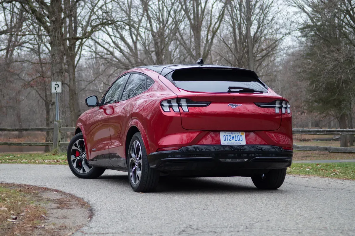 Parte Trasera Ford Mustang Mach-E Rojo