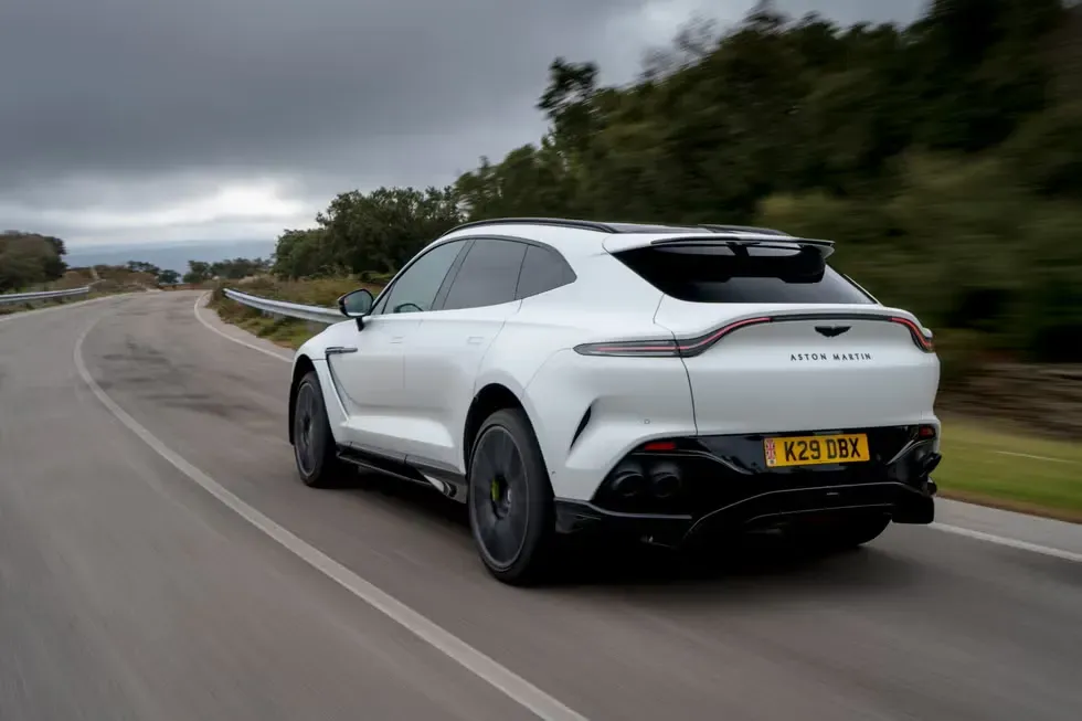 Parte Trasera Aston Martin DBX Blanco