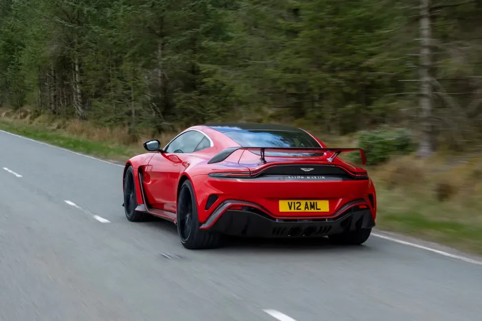 Parte Trasera Aston Martin Vantage 2023 Rojo