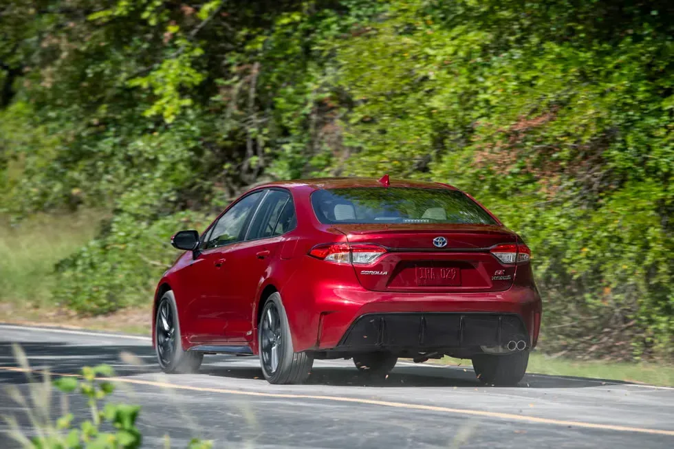 Parte Trasera Toyota Corolla Hybrid 2023 Rojo