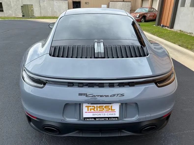 Parte Trasera Porsche 911 GTS 2023 Gris