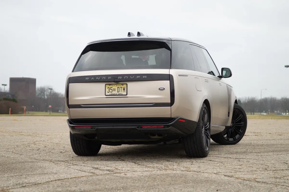 Parte Trasera Range Rover 2023 Dorado