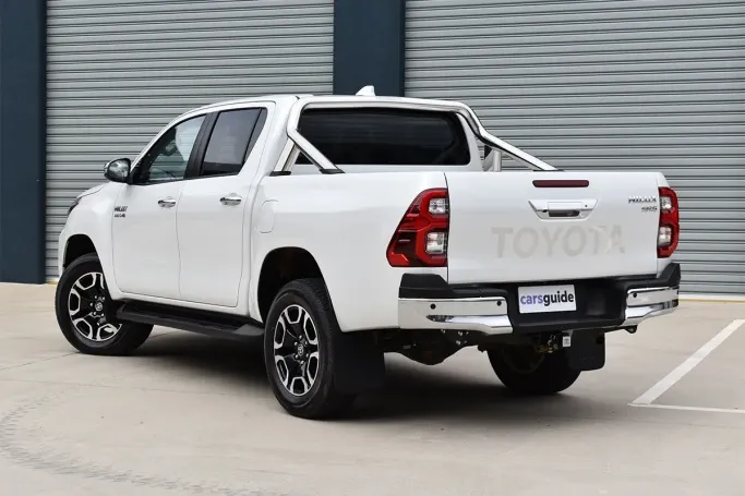 Parte Trasera Toyota Hilux 2023 Blanco