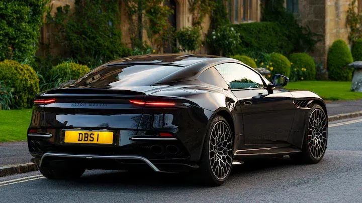 Parte Trasera Aston Martin DBS Superleggera Negro