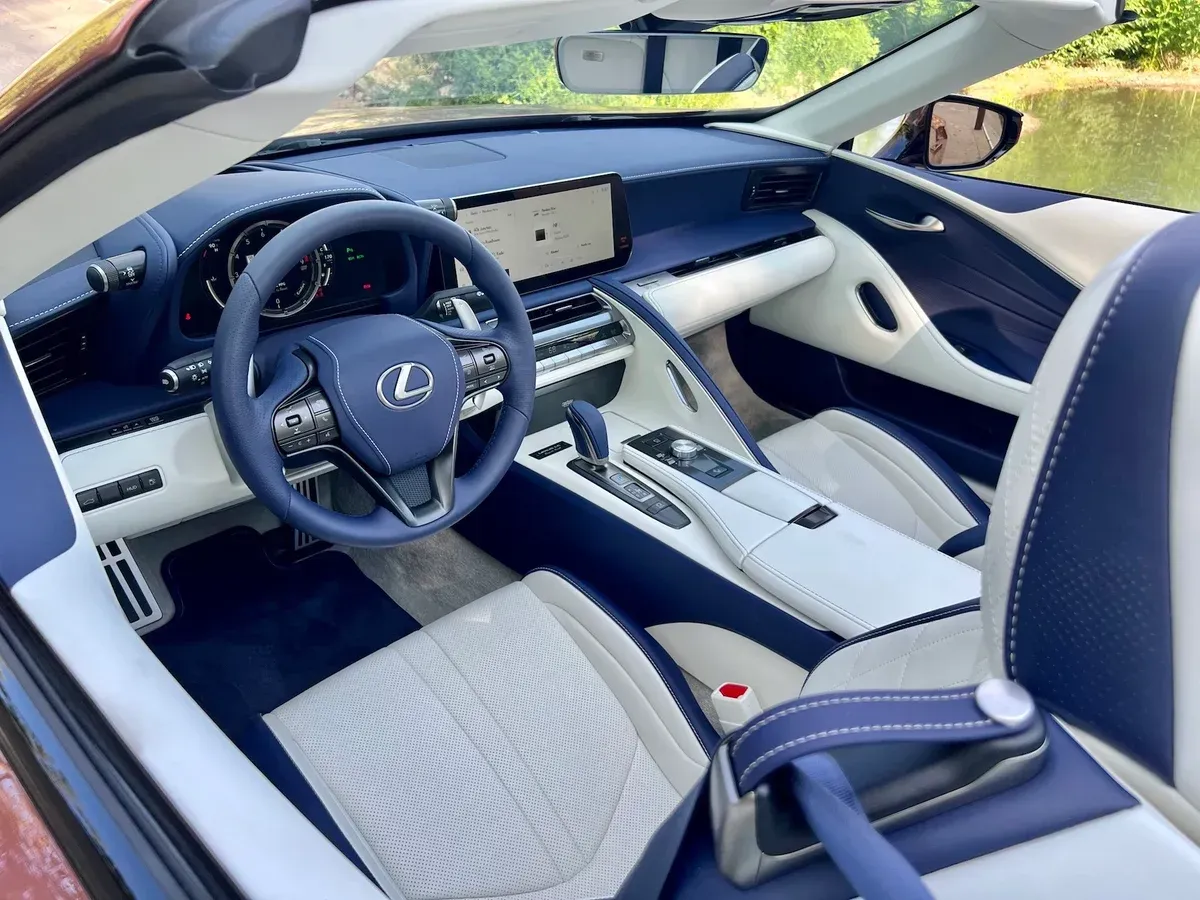 Interior Lexus LC 500 Convertible 2024