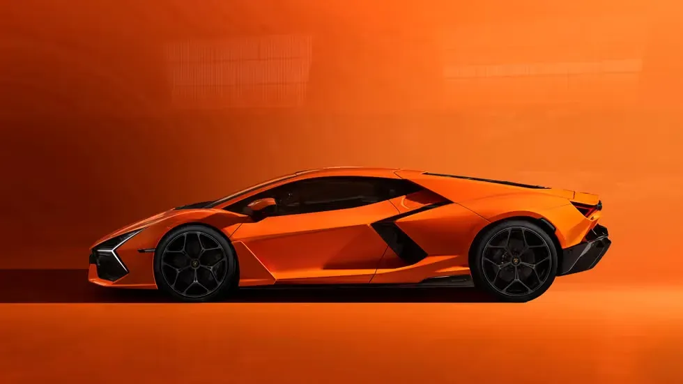 Lateral Lamborghini Revuelto Naranja