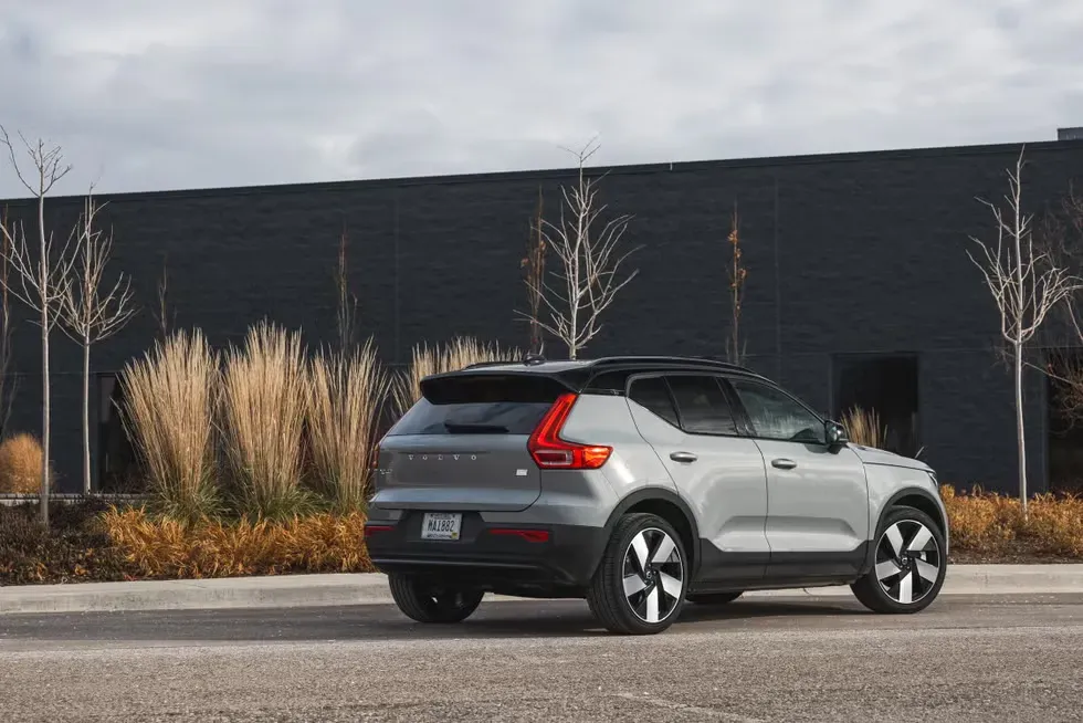 Parte Trasera Volvo XC40 Recharge Gris