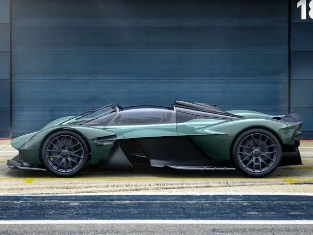 Parte Trasera Aston Martin Valkyrie Celeste