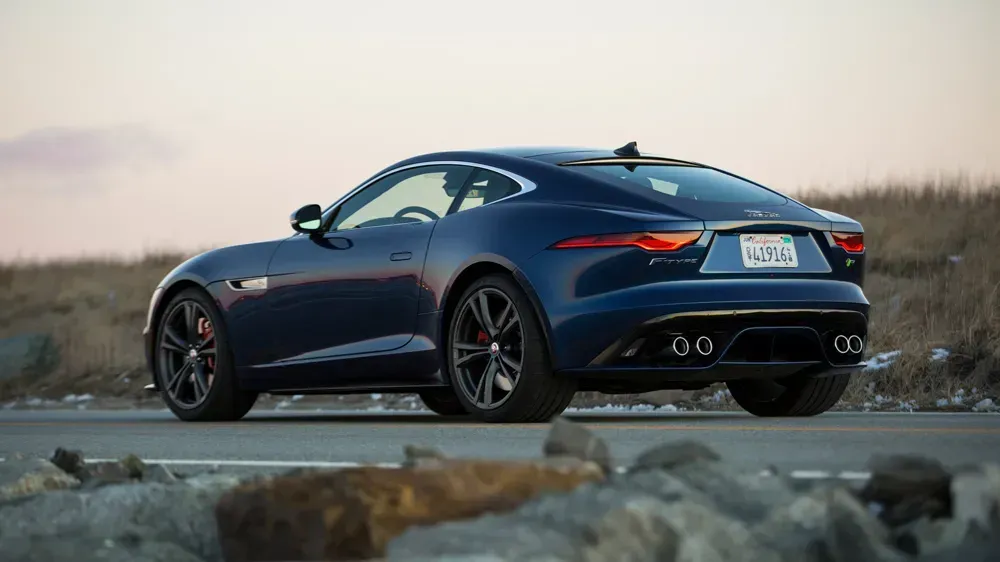 Parte Trasera Jaguar F-Type R 2021 Azul