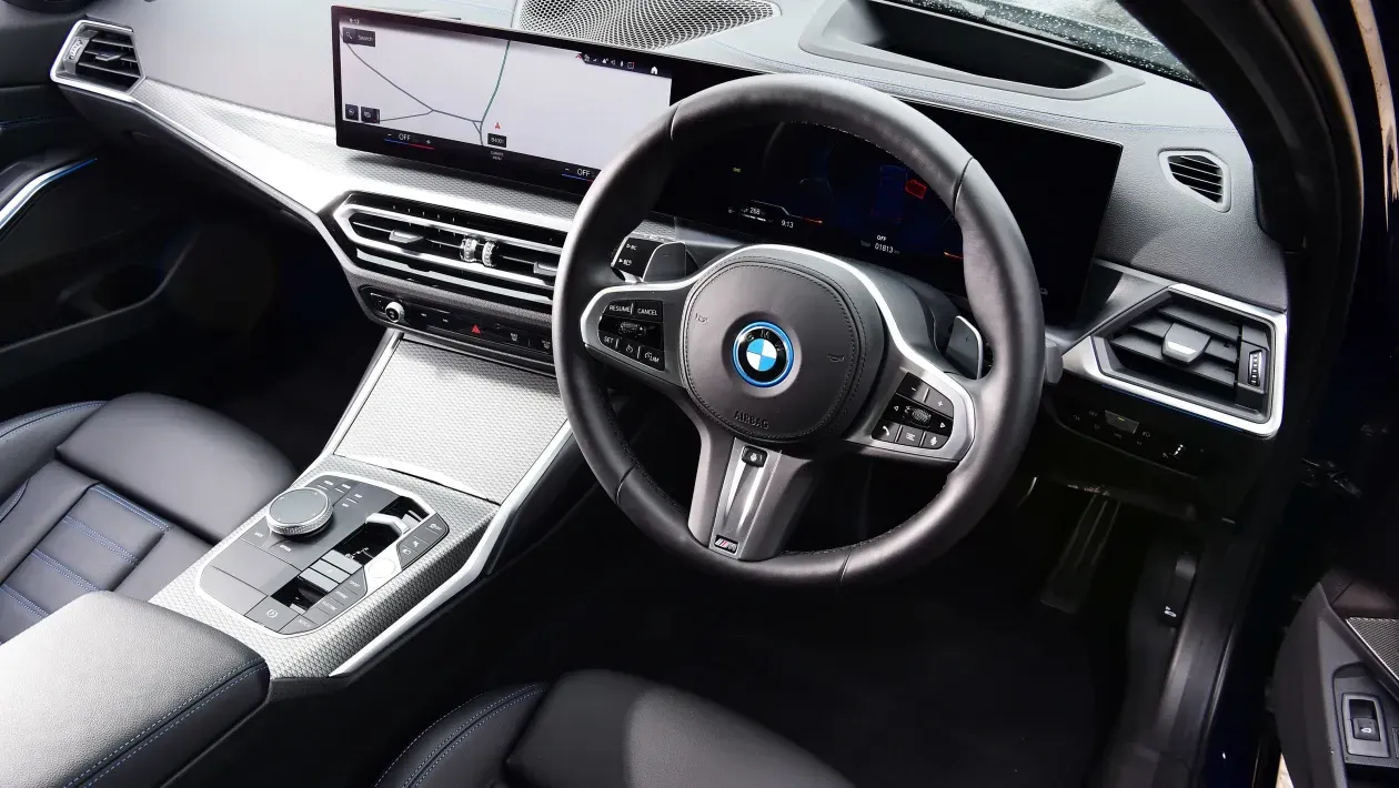 Interior BMW 330e 2023