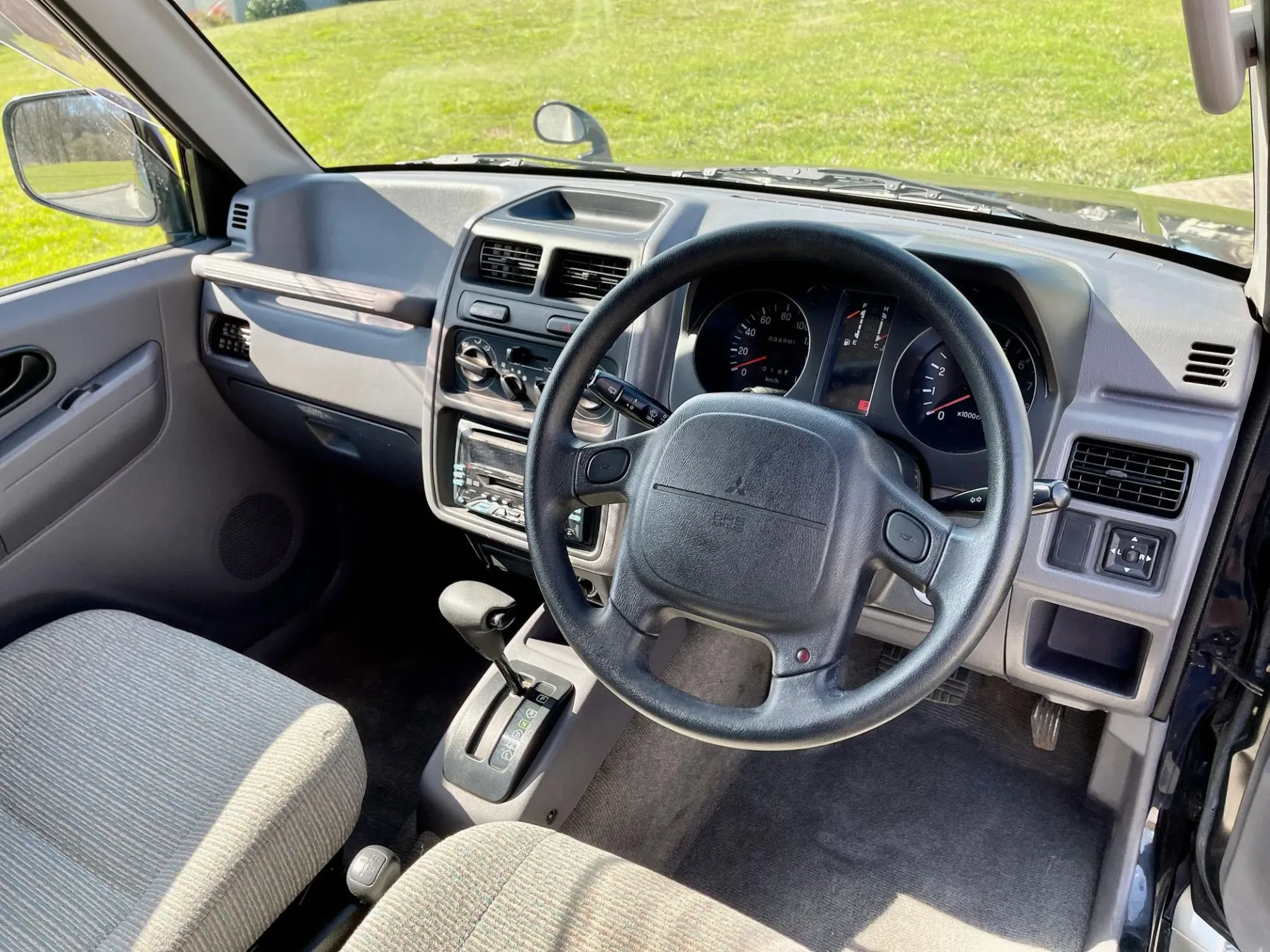 Interior Mitsubishi Pajero Mini 1996