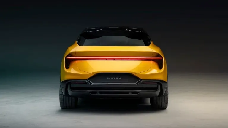 Parte Trasera Lotus Eletre 2024 Amarillo