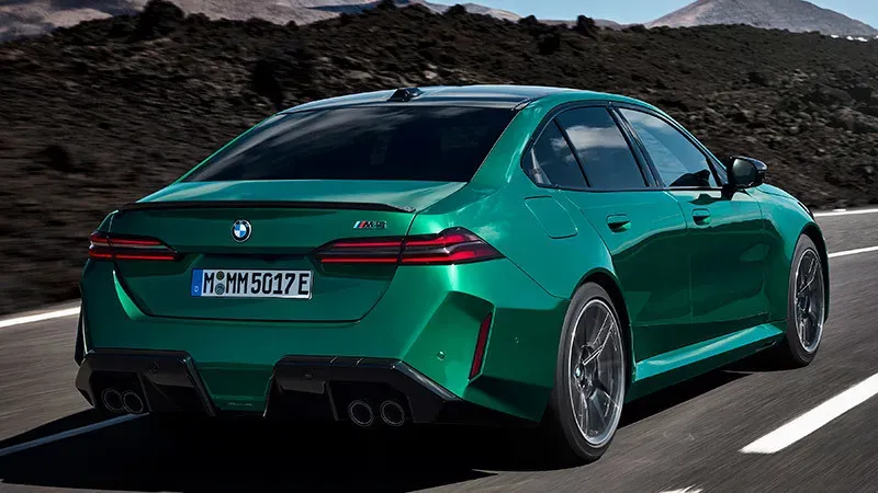 Parte delantera BMW M5 2024 Verde