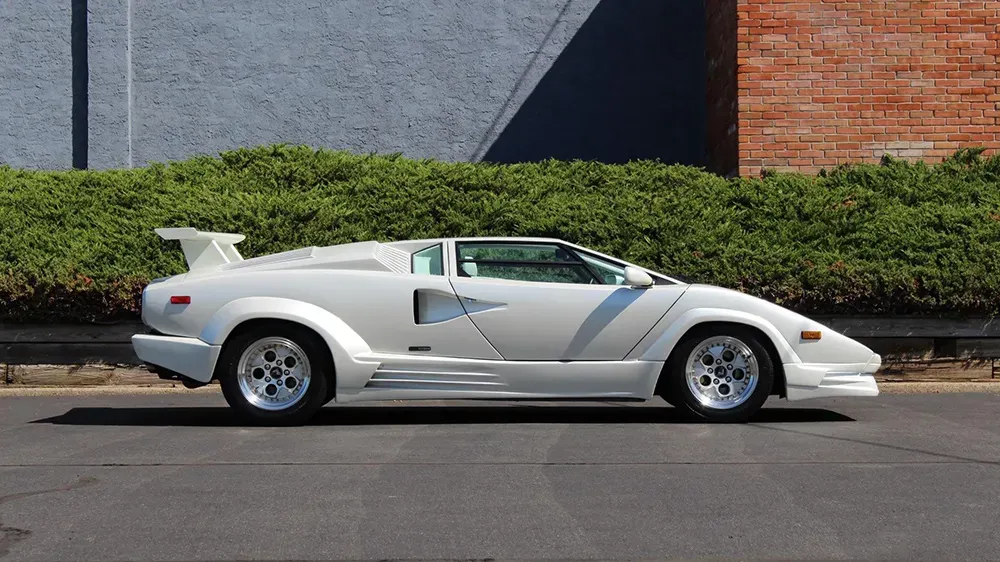 Lateral Lamborghini Countach 25th Anniversary Blanco