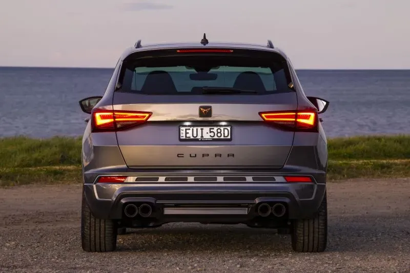 Parte Trasera Cupra Ateca 2023 Gris