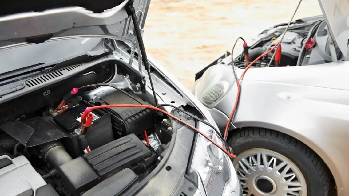 Puenteo entre auto para arrancar auto con problemas de batería 