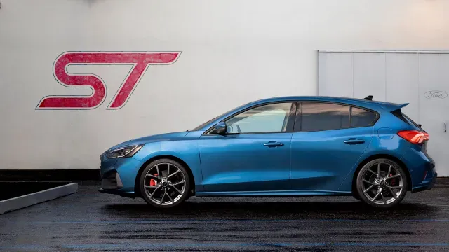 Lateral Ford Focus ST 2019 Azul