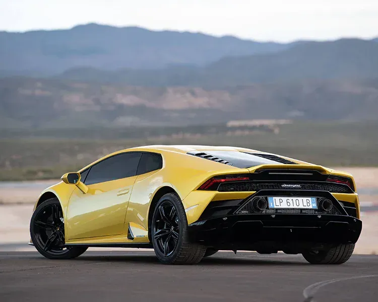 Parte Trasera Lamborghini Huracán Evo Amarillo 